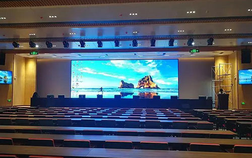 室內大屏幕用led顯示屏還是用lcd拚接屏，室內大屏幕哪種好？